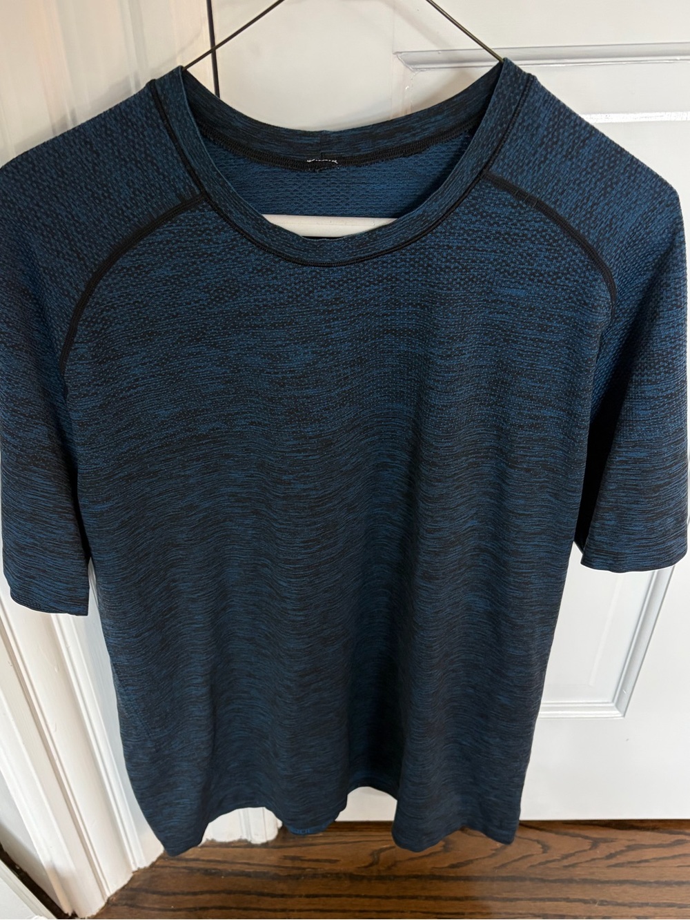 Men’s lululemon metal vent shirt-large